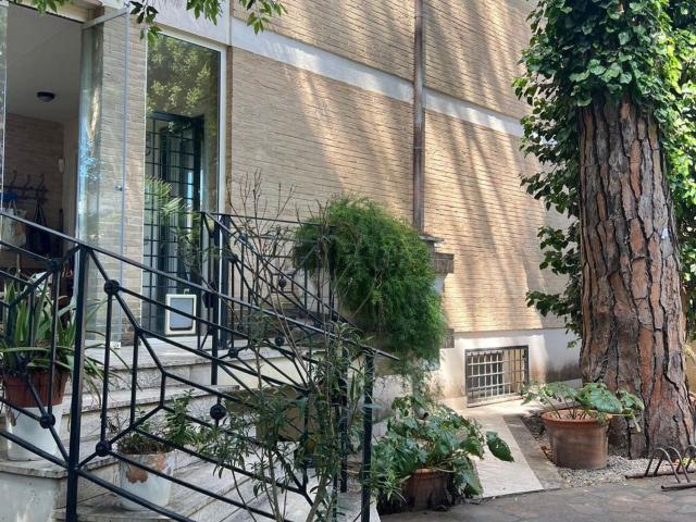 Villetta bifamiliare in vendita di 300 m² in Via Rapallo