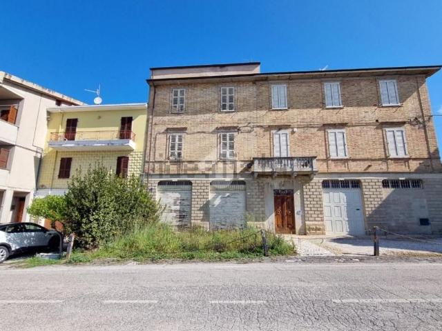 Villetta bifamiliare in vendita di 300 m² in Via Roma, 18