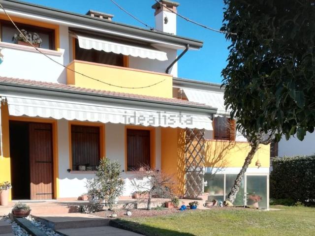 Villetta bifamiliare in vendita di 300 m² in Via roma, 3