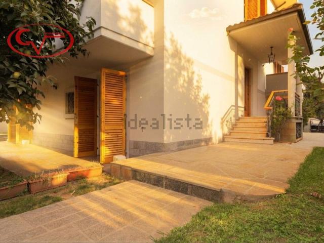 Villetta bifamiliare in vendita di 285 m² in Via Ernesto Rossi