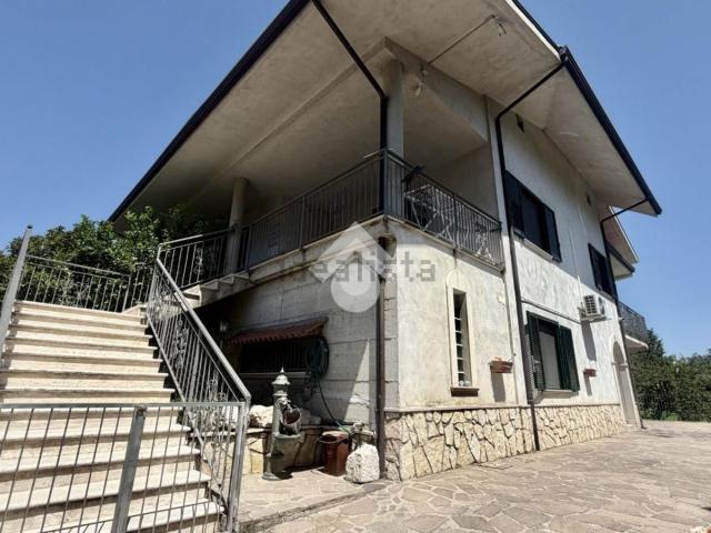 Villetta bifamiliare in vendita di 300 m² in Via San Marciano