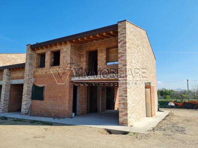 Villetta bifamiliare in vendita di 180 m² in Via Sabbionara, 75