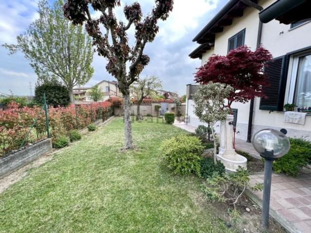 Villetta bifamiliare in vendita di 300 m² in Via Salvador Edward Luria