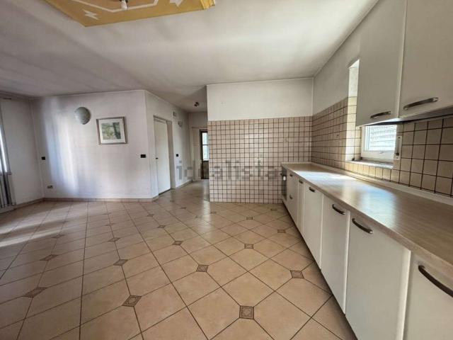 Villetta bifamiliare in vendita di 300 m² in Viale Alcide Degasperi