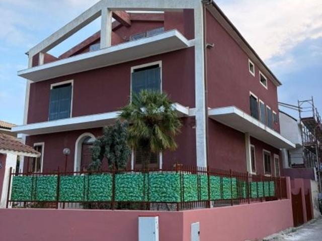 Villetta bifamiliare in vendita di 300 m²
