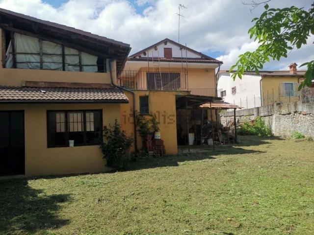 Villetta bifamiliare in vendita di 300 m²