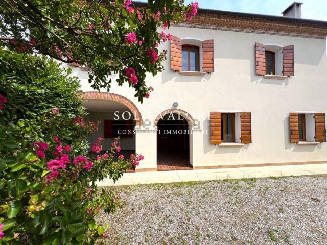 Villetta bifamiliare in vendita di 300 m²