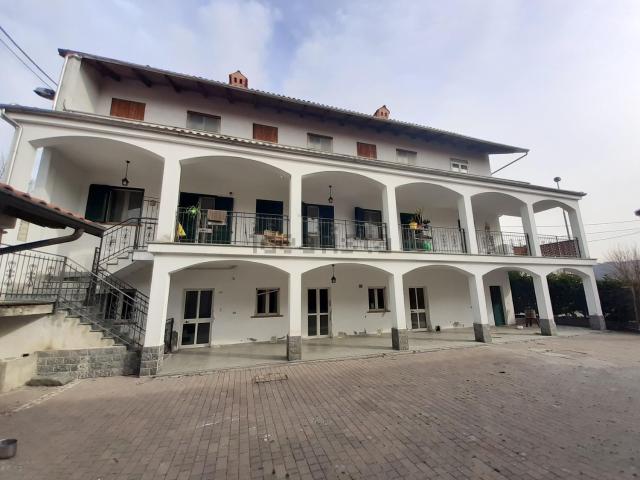 Villetta bifamiliare in vendita di 300 m²