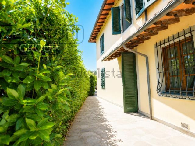Villetta bifamiliare in vendita di 300 m²