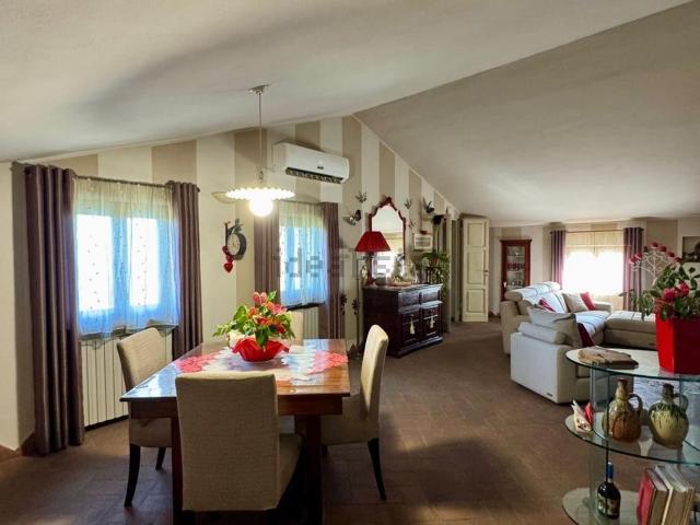 Villetta bifamiliare in vendita di 300 m²