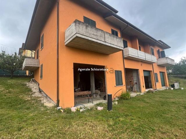 Villetta bifamiliare in vendita di 300 m²