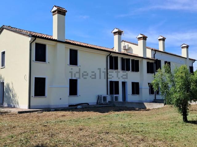 Villetta bifamiliare in vendita di 300 m²