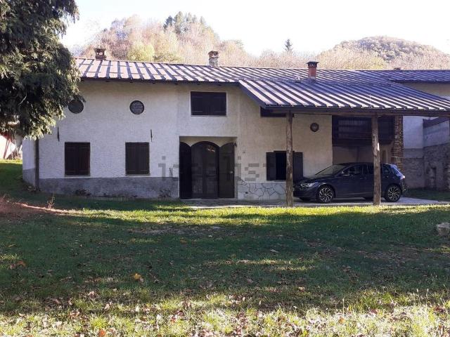 Villetta bifamiliare in vendita di 300 m²