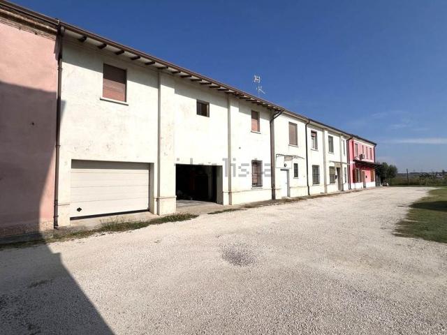 Villetta bifamiliare in vendita di 300 m²