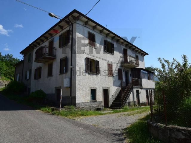 Villetta bifamiliare in vendita di 301 m² in Strada di Albareto, 19