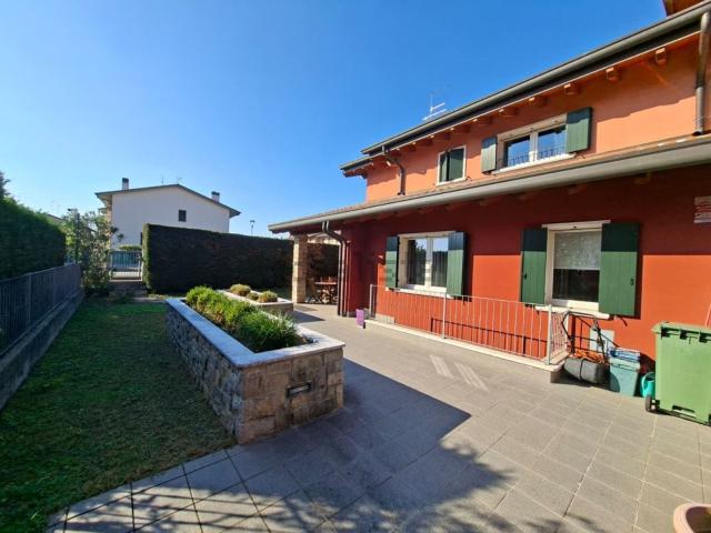 Villetta bifamiliare in vendita di 302 m²