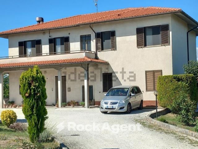 Villetta bifamiliare in vendita di 307 m² in Frazione Sant&apos Apollinare, 118