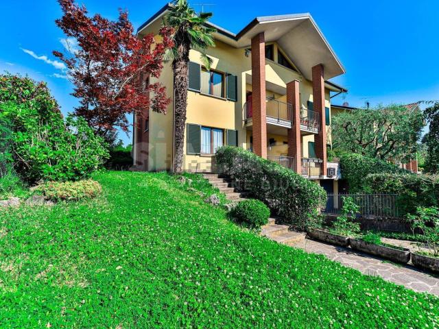 Villetta bifamiliare in vendita di 307 m² in Strada dei Borini di Sotto, 54