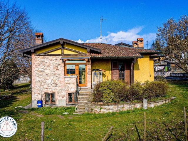 Villetta bifamiliare in vendita di 307 m² in Via Vadèe, 6