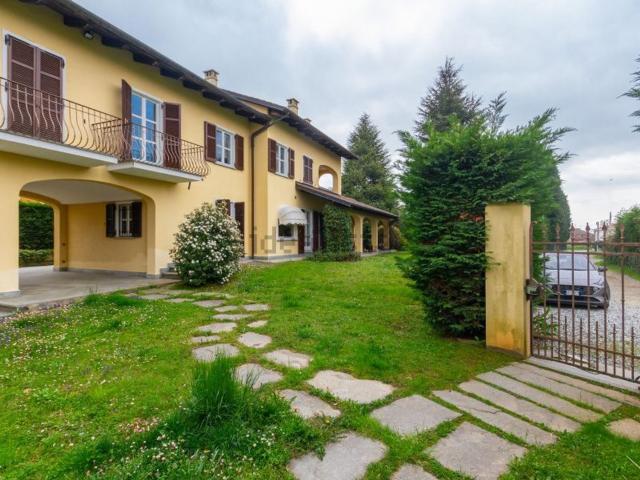 Villetta bifamiliare in vendita di 307 m² in Via Cafasse, 61