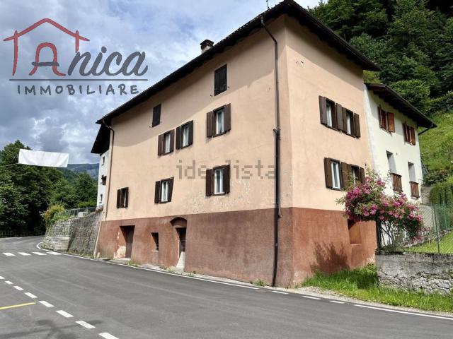 Villetta bifamiliare in vendita di 307 m² in Via Donato Pelloso