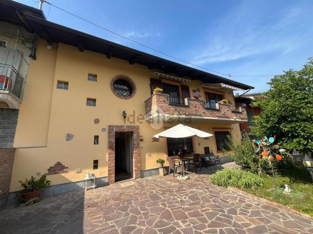 Villetta bifamiliare in vendita di 304 m² in Località Carbignano, 27