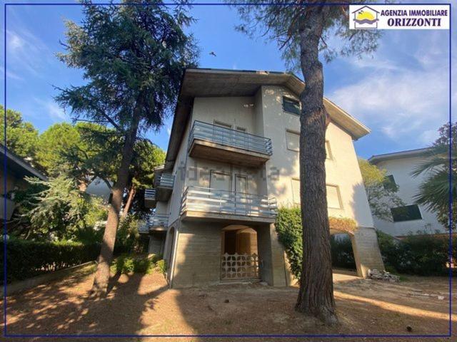 Villetta bifamiliare in vendita di 304 m² in Via Virgilio, 10