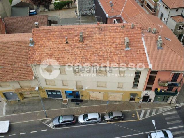 Villetta bifamiliare in vendita di 304 m² in Via Novara, 80