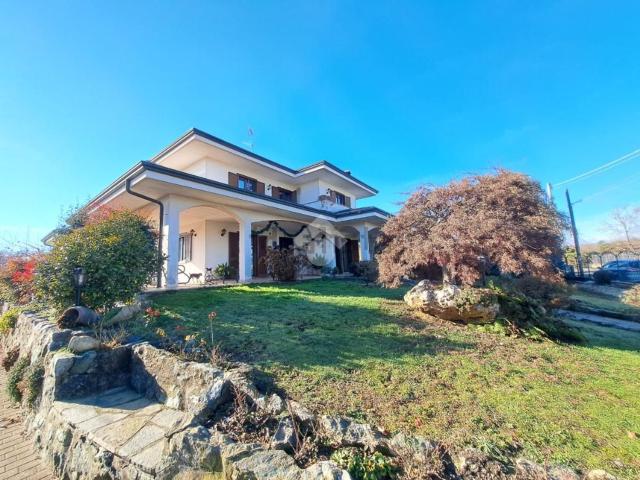 Villetta bifamiliare in vendita di 304 m² in Via Selva, 13
