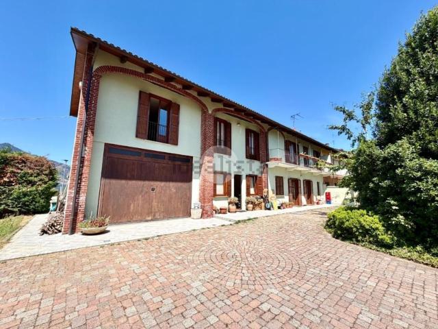 Villetta bifamiliare in vendita di 304 m² in Via Stazione, 28