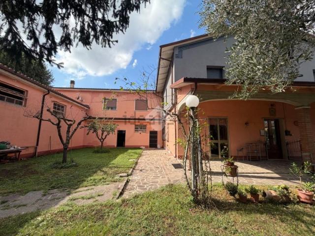 Villetta bifamiliare in vendita di 305 m² in Via Villanova, 1839