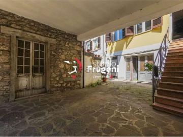 Villetta bifamiliare in vendita di 305 m² in Via Ardiccio, 34