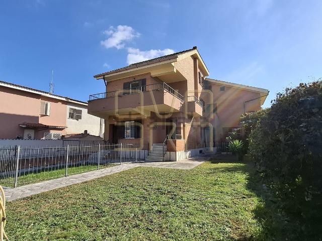 Villetta bifamiliare in vendita di 305 m² in Via Pier Alessandro Guglielmi, 8