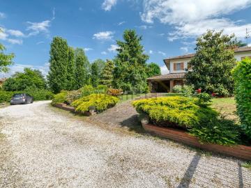 Villetta bifamiliare in vendita di 305 m² in Via Saviolo, 2