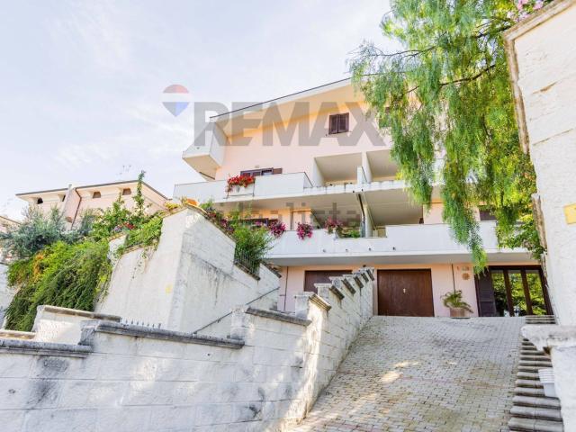 Villetta bifamiliare in vendita di 305 m²
