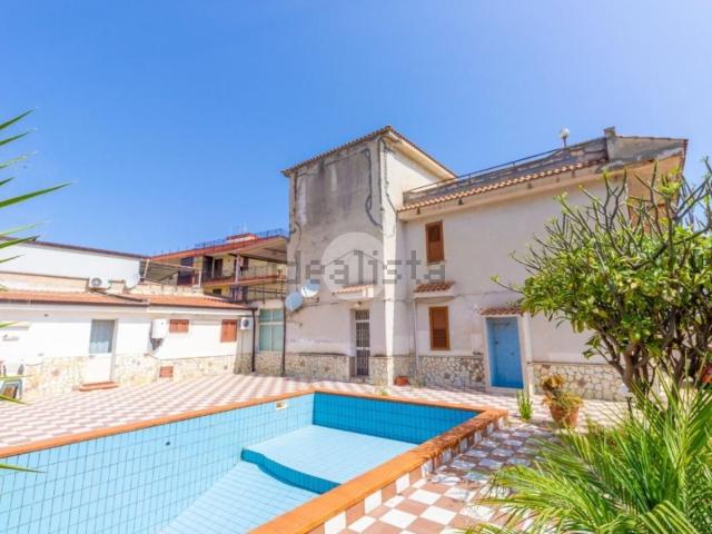 Villetta bifamiliare in vendita di 306 m² in Via Eleuterio, 35
