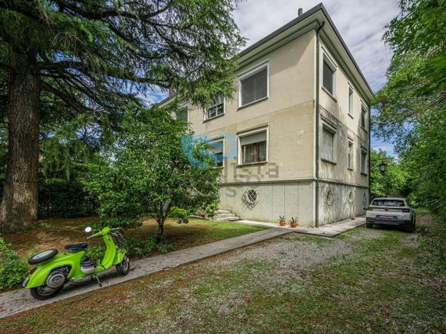 Villetta bifamiliare in vendita di 306 m² in Via Generale Cantore Antonio