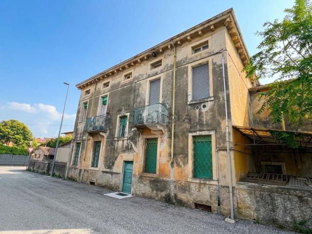 Villetta bifamiliare in vendita di 306 m² in Via Rodi, 47