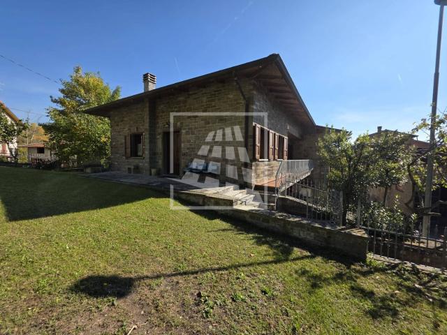 Villetta bifamiliare in vendita di 308 m² in Località Iatica, 6