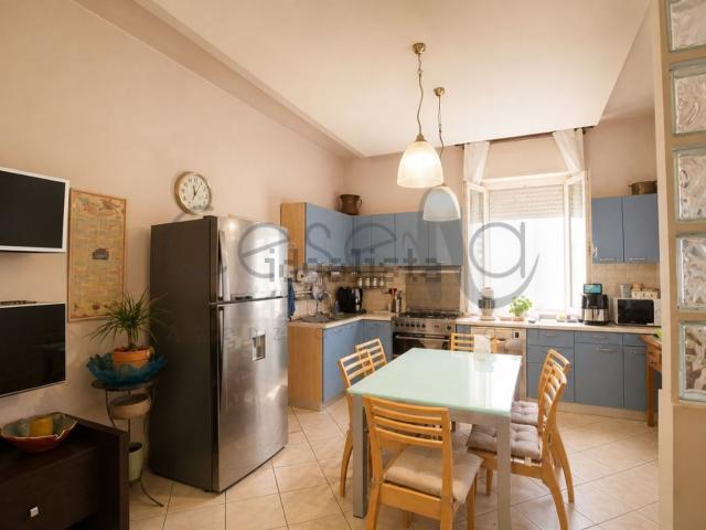 Villetta bifamiliare in vendita di 308 m² in Via Ugo Bassi, 12