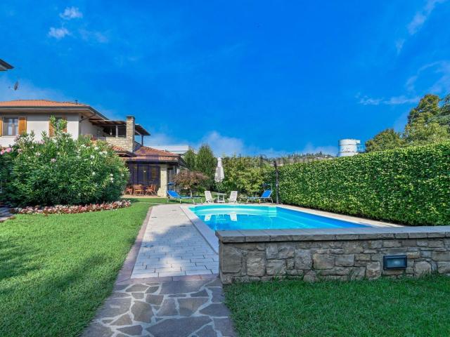 Villetta bifamiliare in vendita di 308 m² in Via Don Luigi Belotti, 68