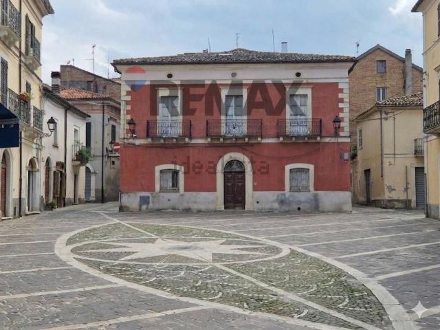 Villetta bifamiliare in vendita di 309 m² in Piazza del Mercato