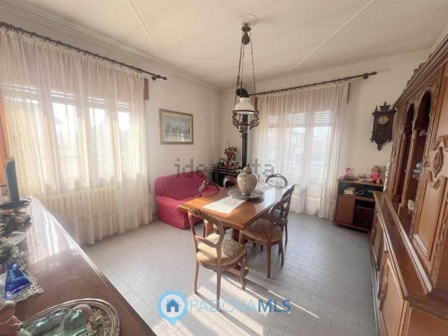 Villetta bifamiliare in vendita di 309 m² in Via G. Marconi