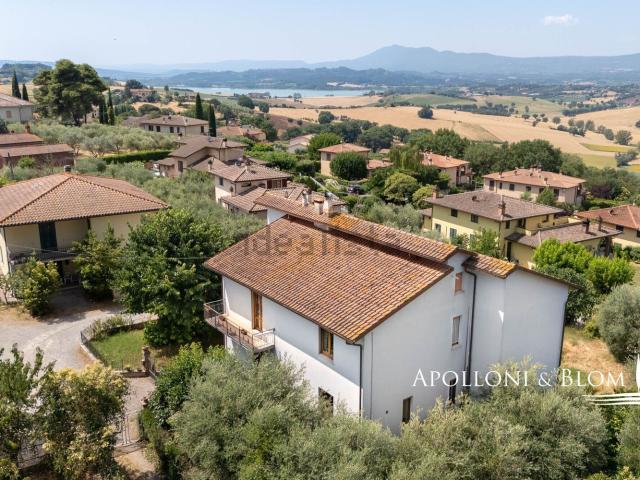 Villetta bifamiliare in vendita di 313 m² in Via delle Vigne, 10