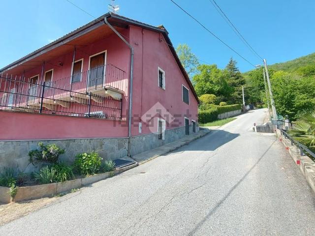 Villetta bifamiliare in vendita di 313 m² in Via Giaveno, 88