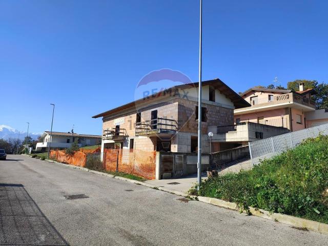 Villetta bifamiliare in vendita di 313 m² in Via Giuseppe Garibaldi