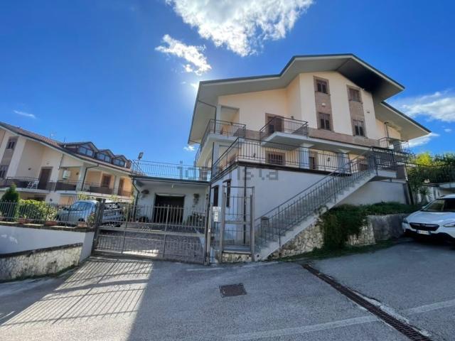 Villetta bifamiliare in vendita di 310 m² in Contrada Chiaira, 14