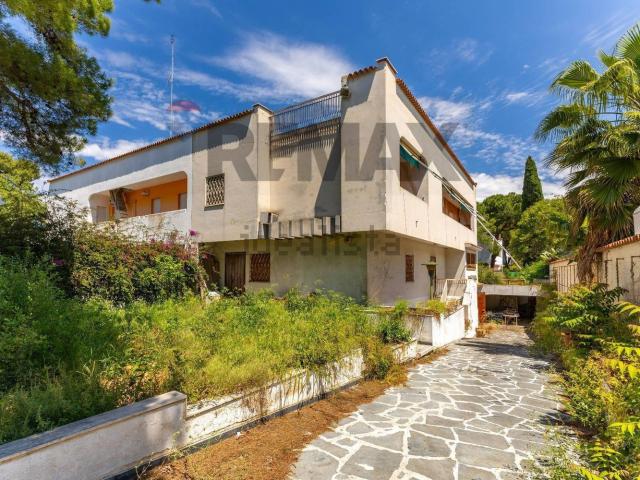 Villetta bifamiliare in vendita di 310 m² in Corso Alcide de Gasperi, 326