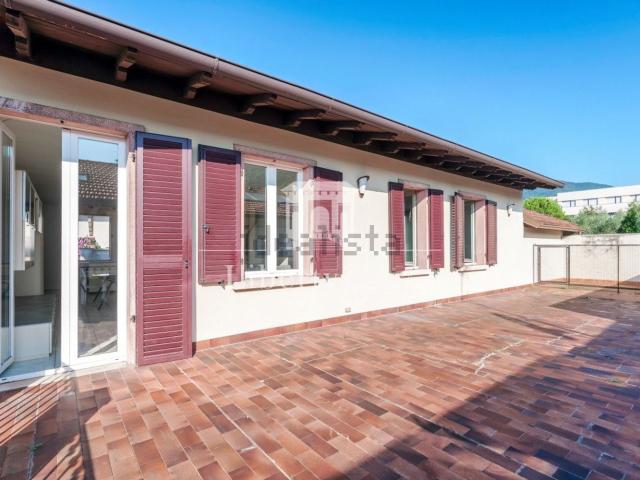 Villetta bifamiliare in vendita di 310 m² in Piazza Vittorio Emanuele II