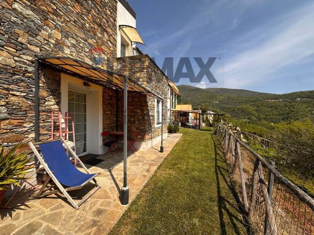 Villetta bifamiliare in vendita di 310 m² in Strada Provinciale 453
